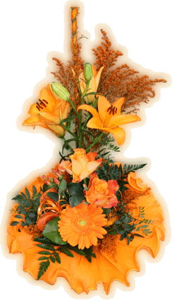 Ein Gesteck in Orange mit Lilien, Rosen und Gerbera